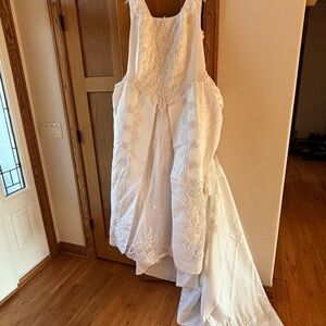 Elegant White Lace Wedding Dress